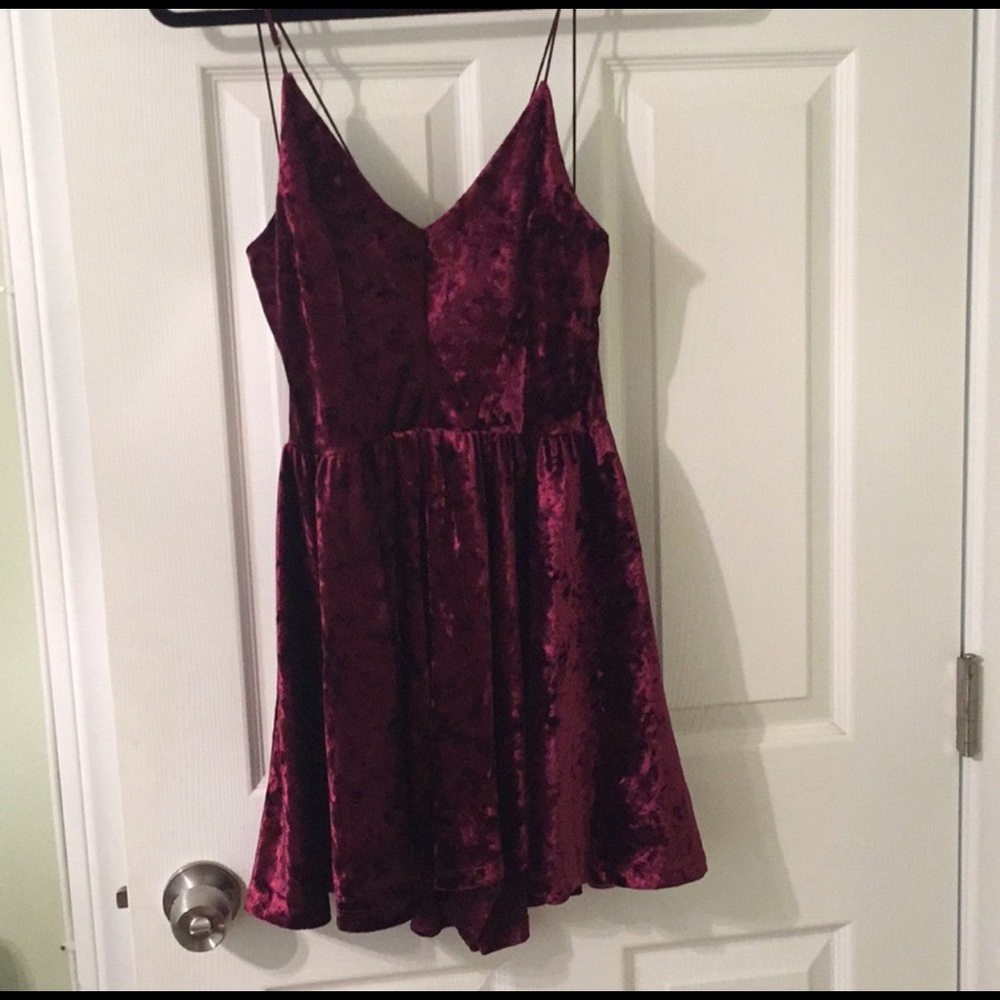 Kimchi blue vanessa’s velvet fit flare romper